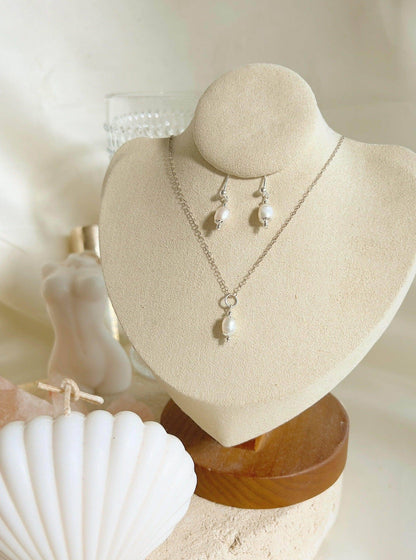 Oriana Pearl Stud Earrings