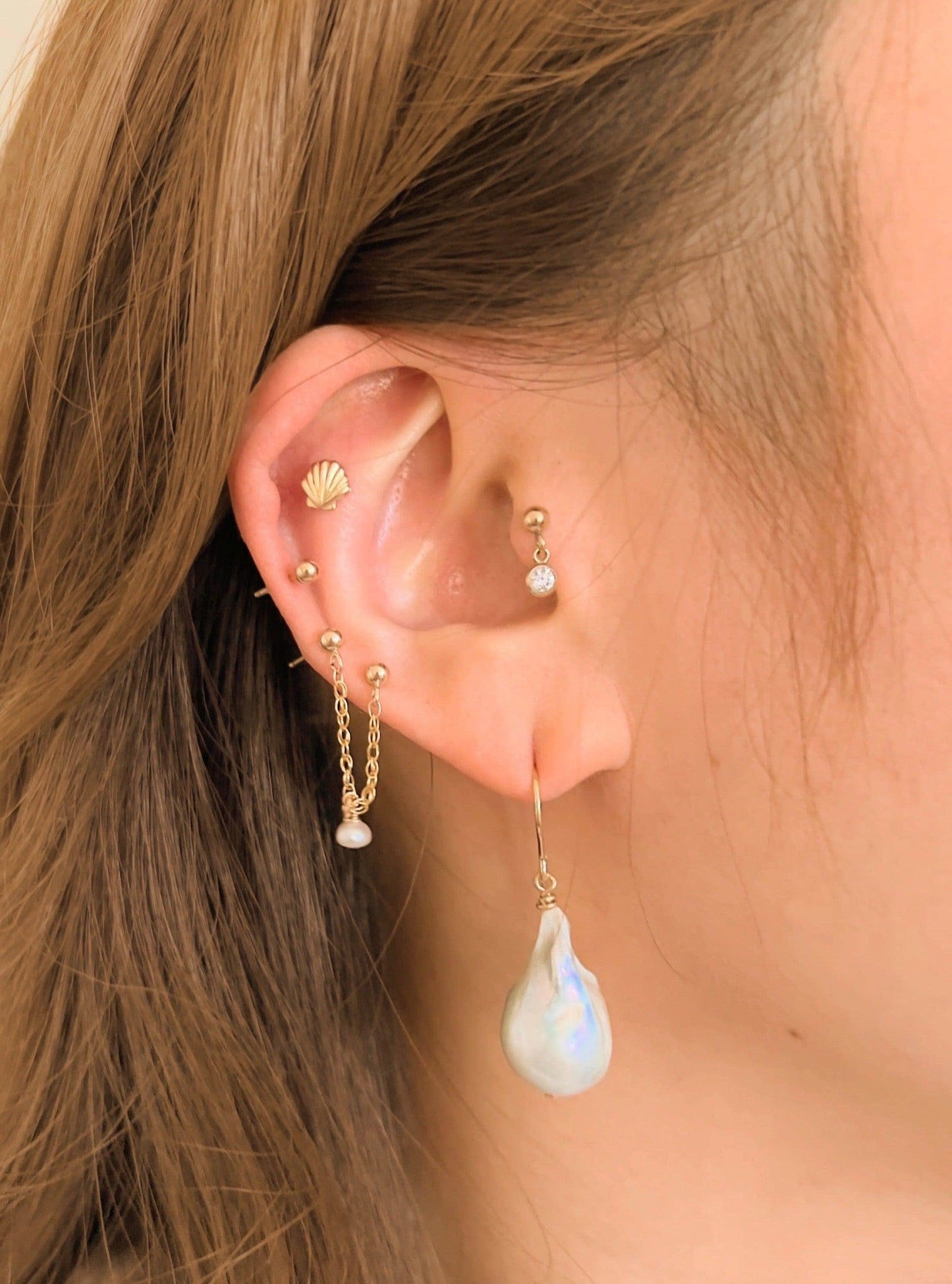 Ariel Clamshell Single Stud