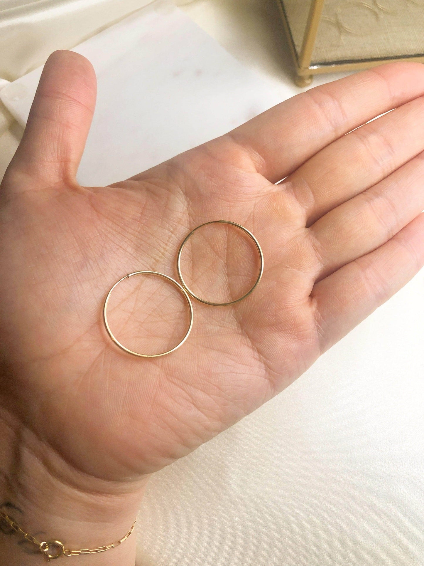 Mia 28mm Endless Hoops