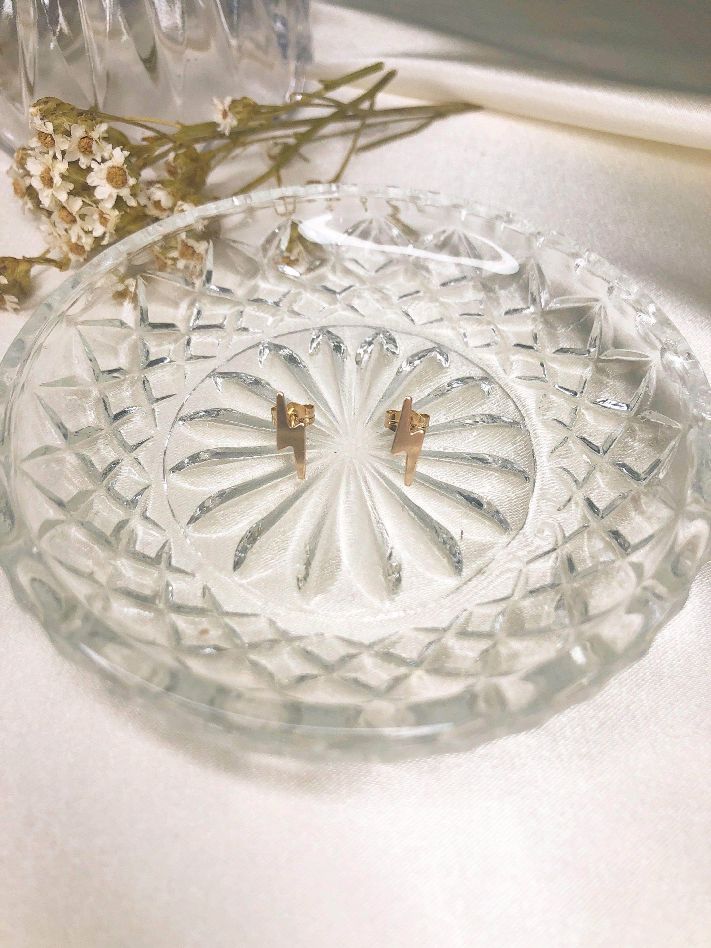 Lightening Bolt Single Stud