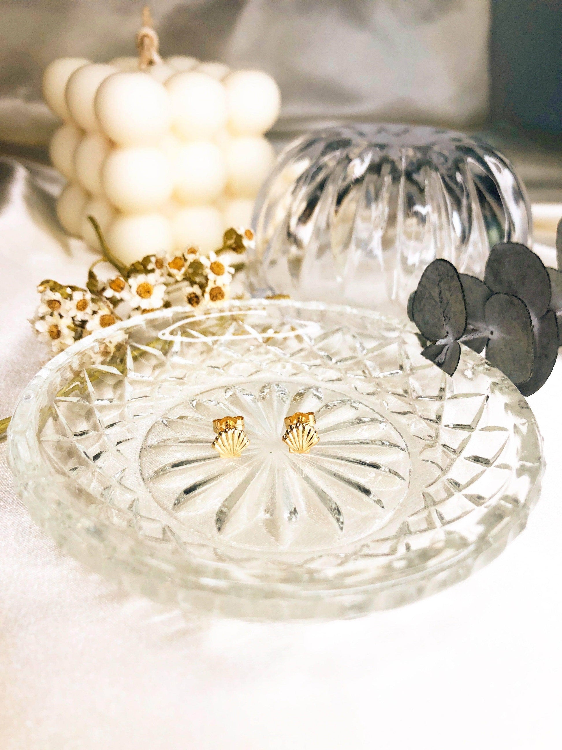 Ariel Clamshell Stud Earrings