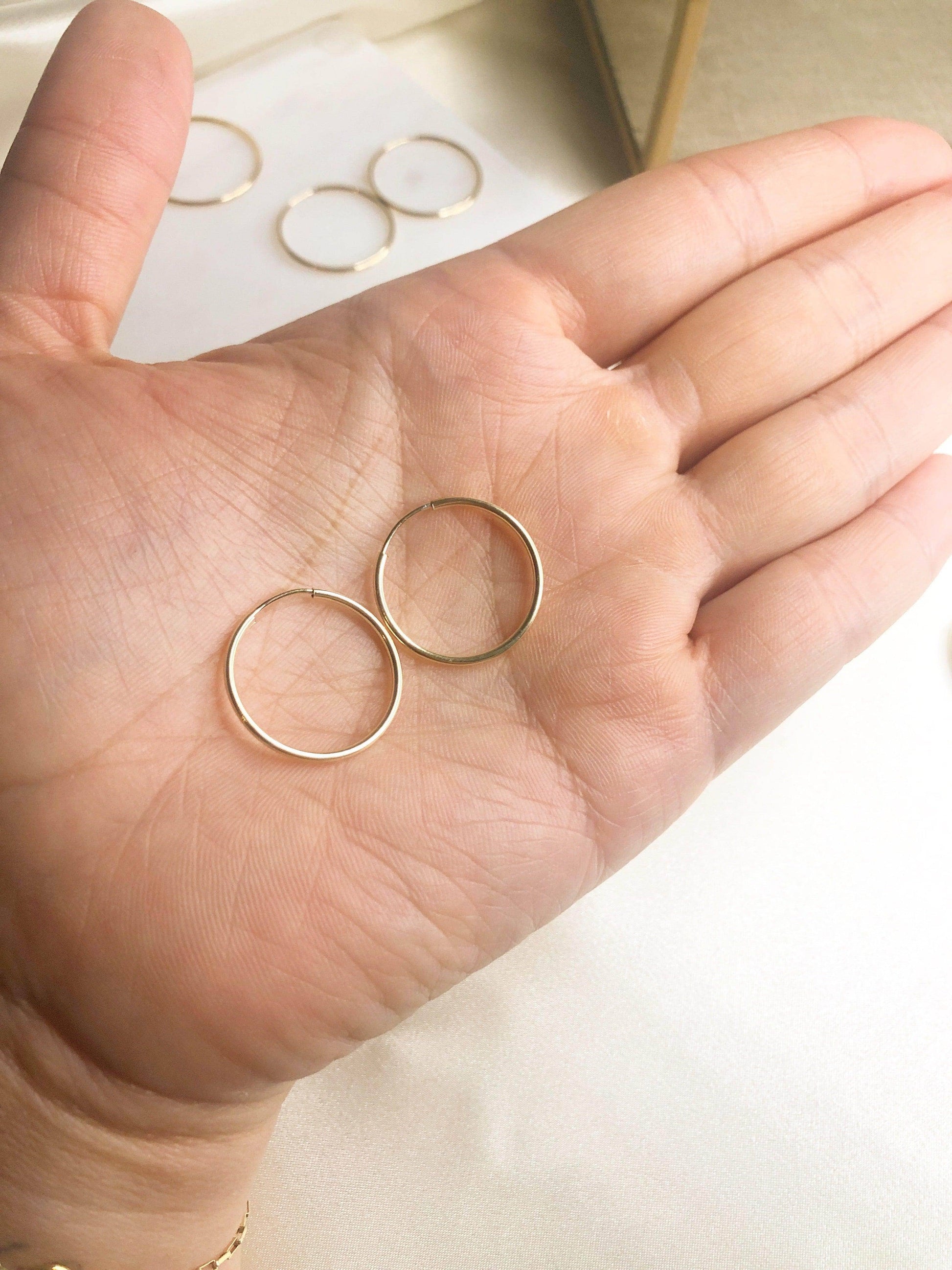 Mia 20mm Endless Hoops