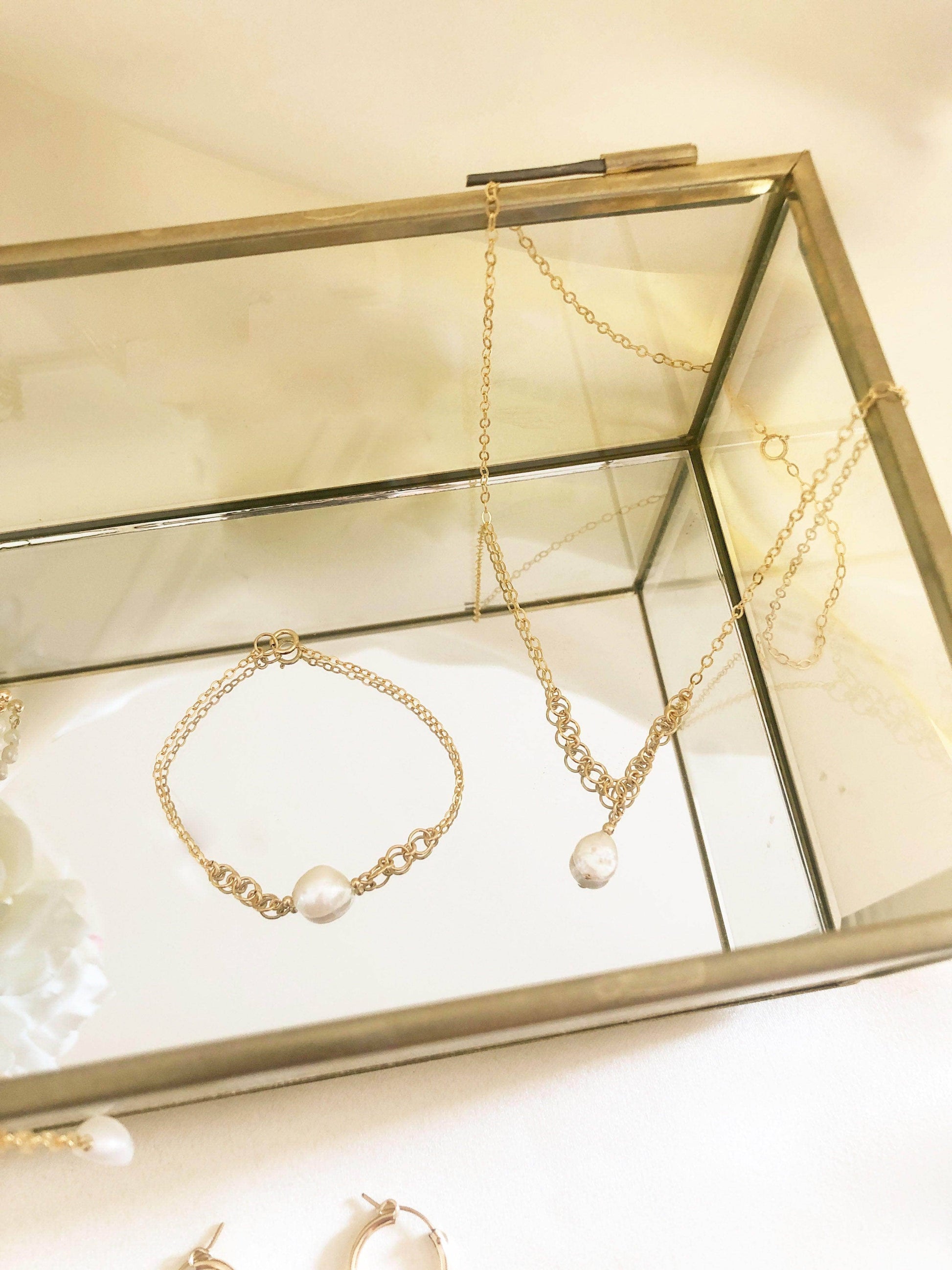 Lillian Pearl Bracelet